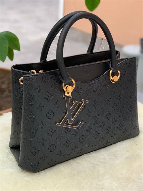 sacoche louis vuitton noir|vente de sac louis vuitton.